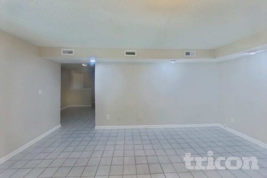Building Photo - 2814 Cedaridge Dr