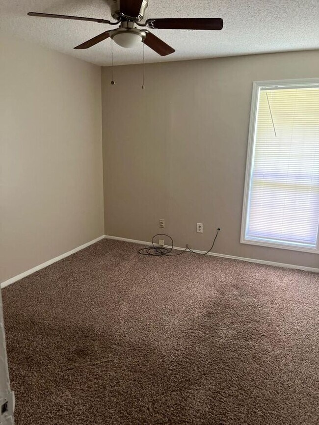 Building Photo - 3 Bedroom townhome in Snellville
