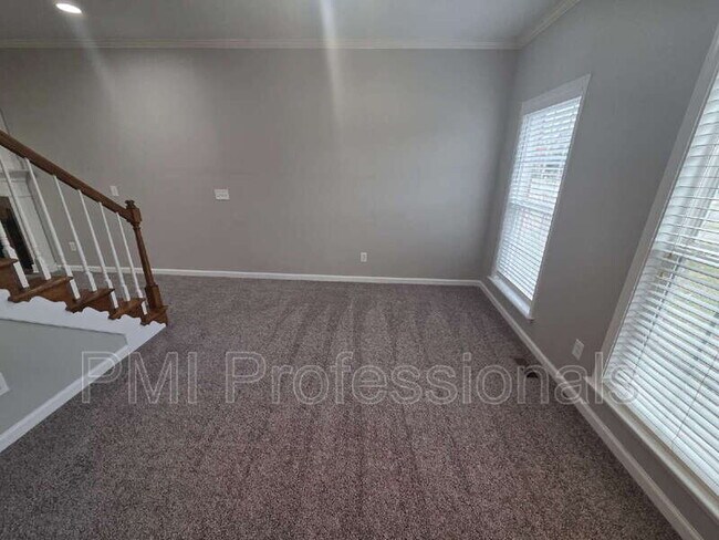 Building Photo - 617 Rambush Dr