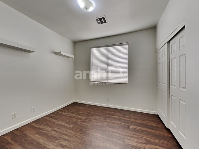 Building Photo - 541 Kavanagh Pl