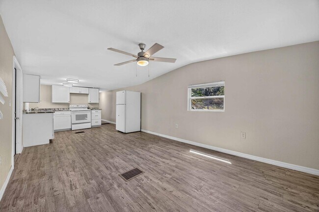 Building Photo - 6451 Spinner Dr