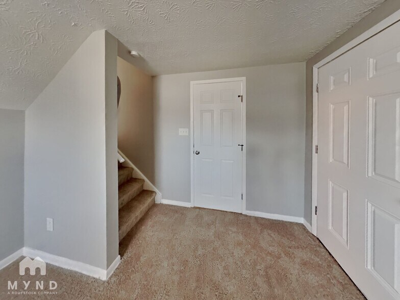 Building Photo - 1349 Westshire Rd