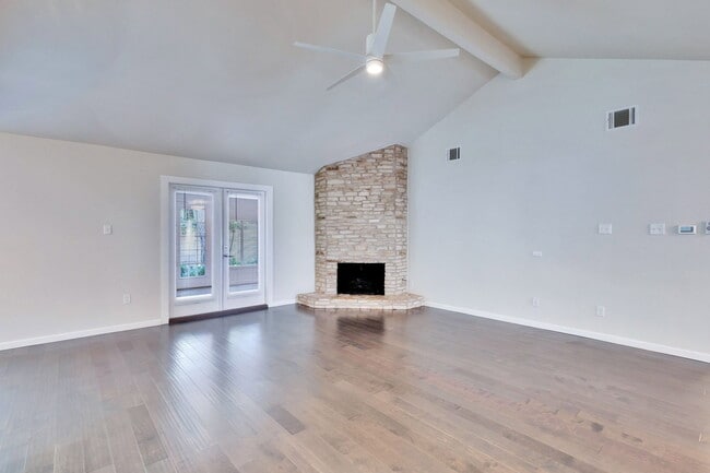 Building Photo - 2815 Inridge Dr