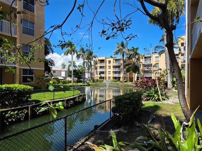 Building Photo - 1350 SE 3rd Ave