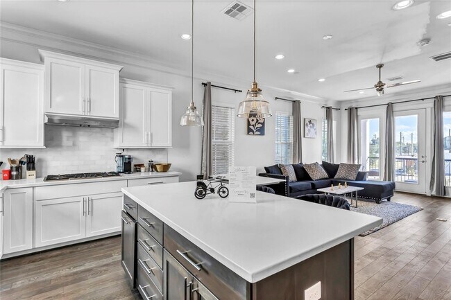 Building Photo - 4128 Willowbend Blvd