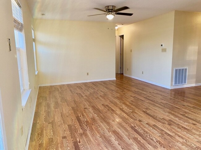 Building Photo - COMING SOON! Wonderful 3 Bedroom 2 Bathroo...