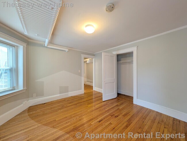 Building Photo - 156-158 Summer St Unit #B2