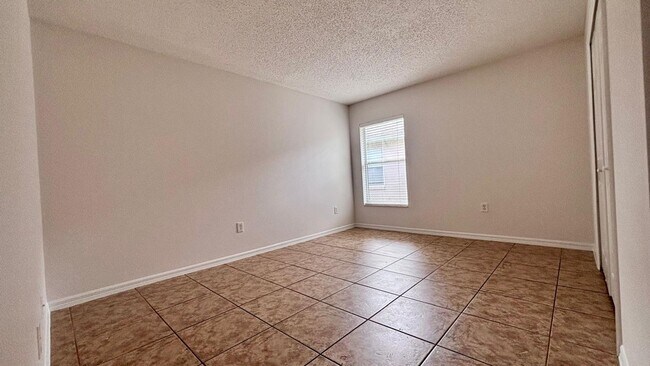 Building Photo - Nice 4 bedroom home in Kissimmee