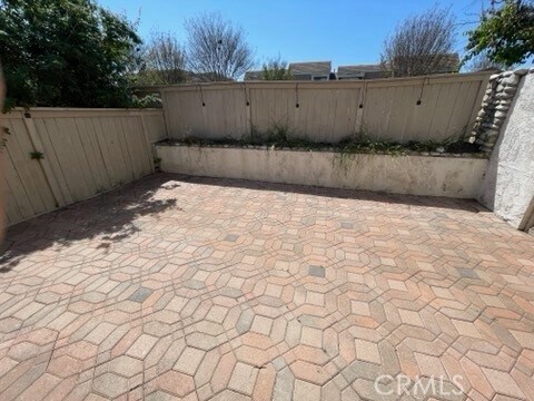 Building Photo - 8 Clover