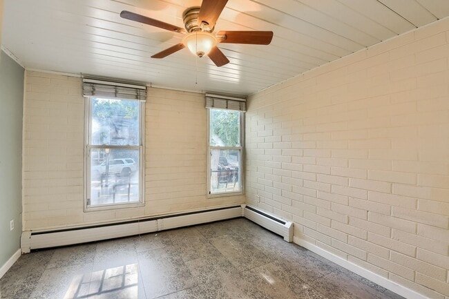 Building Photo - 2 Bedroom condo in Denver