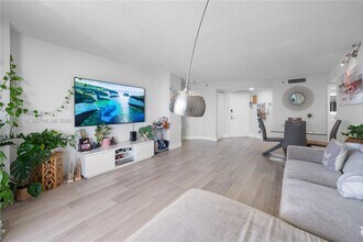 Building Photo - 3530 Mystic Pointe Dr