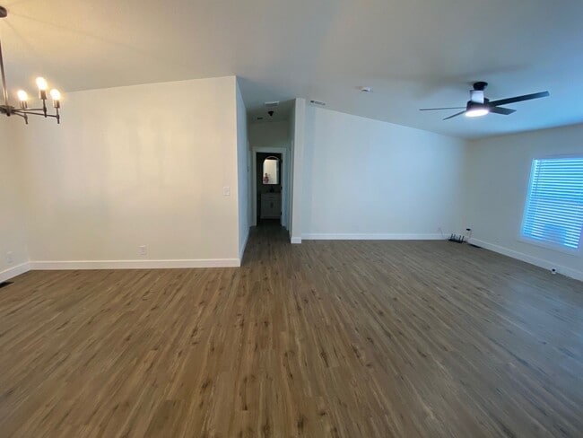 Building Photo - Beautifully Remodeled Home for Rent – Mode...