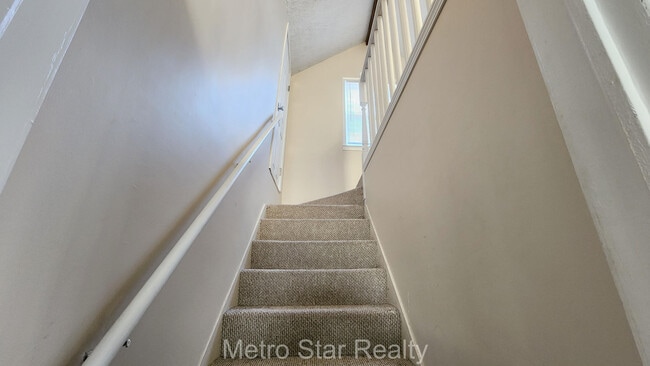 Building Photo - 315 N Minerva Ave