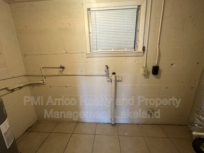 Building Photo - 403 Normandy St