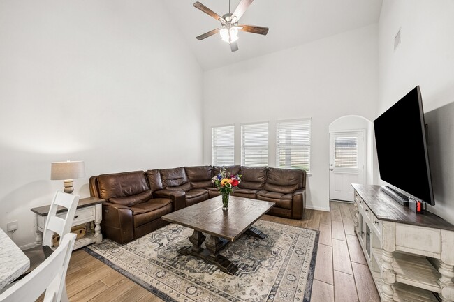 Building Photo - 1189 Bluebonnet Trl