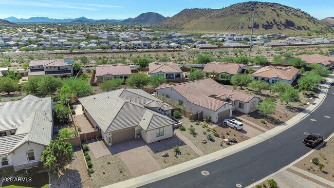 Building Photo - 2041 E Fallen Leaf Ln
