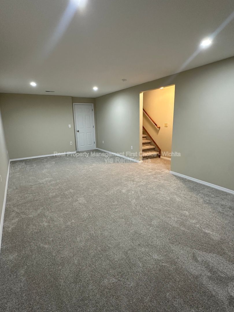 Building Photo - 1450 N Green St