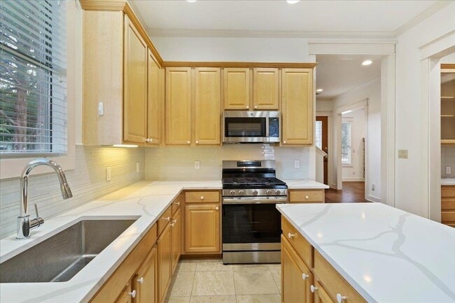 Building Photo - 5603 William Holland Ave