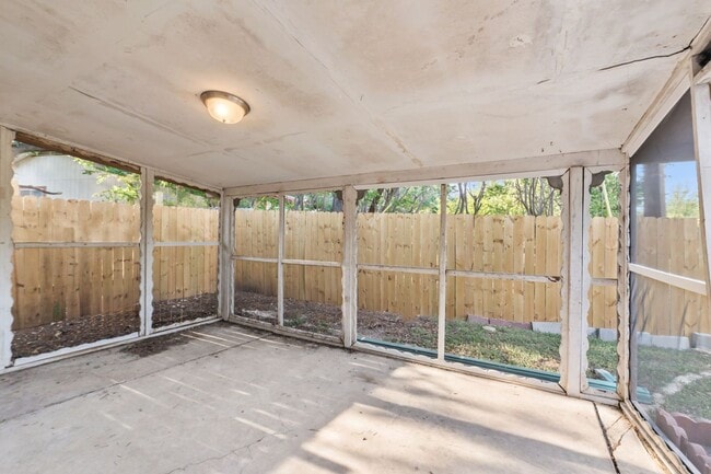 Building Photo - Bright and Inviting 3-Bedroom with Private...