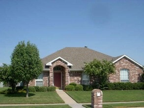 Building Photo - 100 Oak Hollow Ln