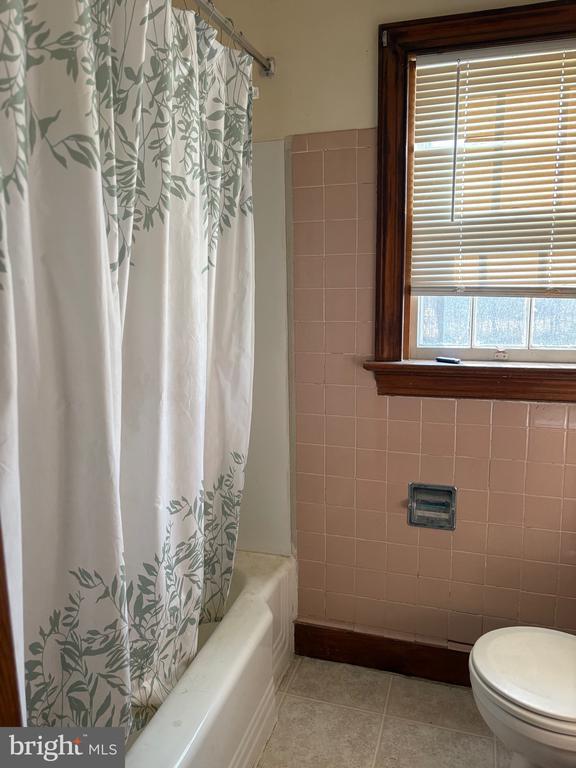 Building Photo - 1983 Northwestern Turnpike