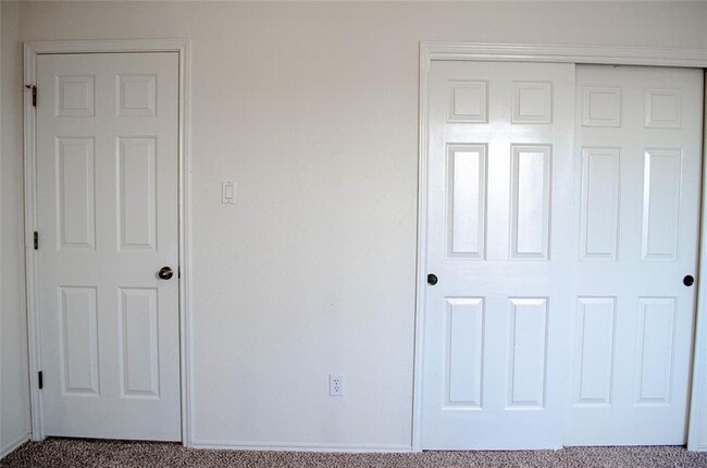 Building Photo - 14213 Willow Tank Dr