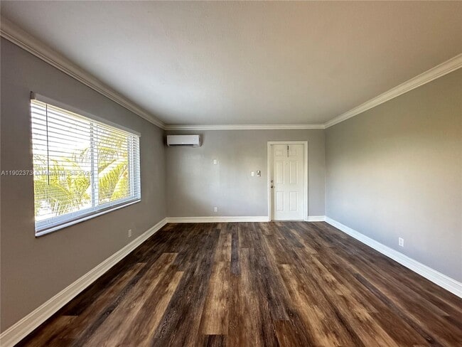 Building Photo - 1400 NE 56th St