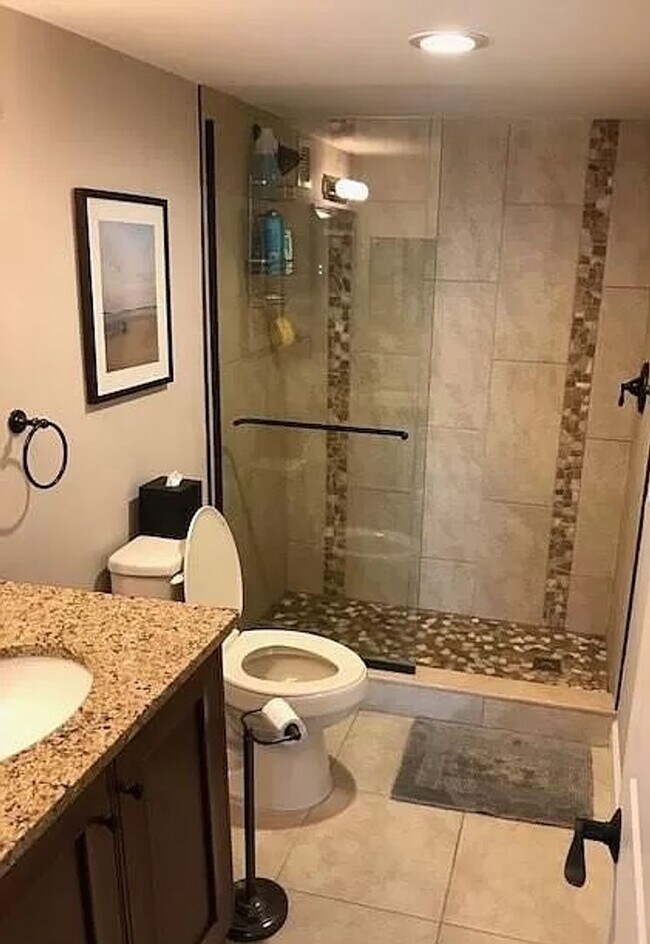 Building Photo - DOWNTOWN 15th FLOOR CONDO! 2 BEDROOM CONDO ! UPDATED! CITY VIEWS!