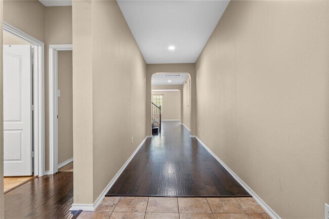 Building Photo - 14308 Lake Victor Dr