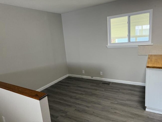 Building Photo - 306 N McKinley Ave