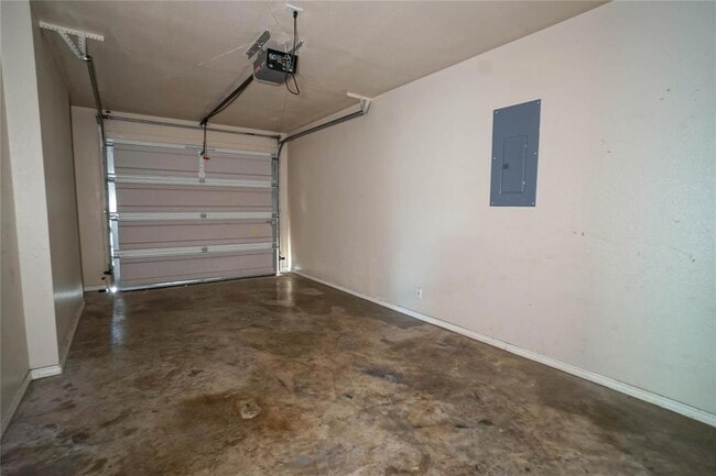 Building Photo - 1015 Rice St