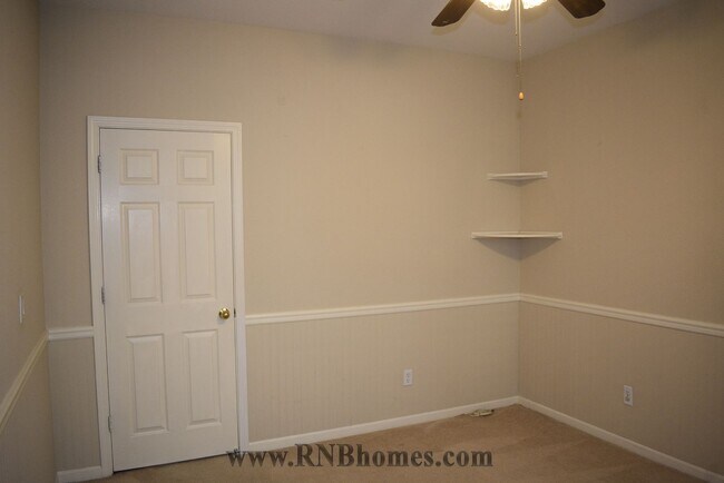 Building Photo - 2400 Carr Ct