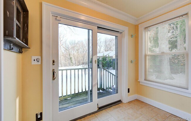 Building Photo - 256 Nassau Rd