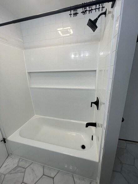 Building Photo - 5965 Teakwood Dr