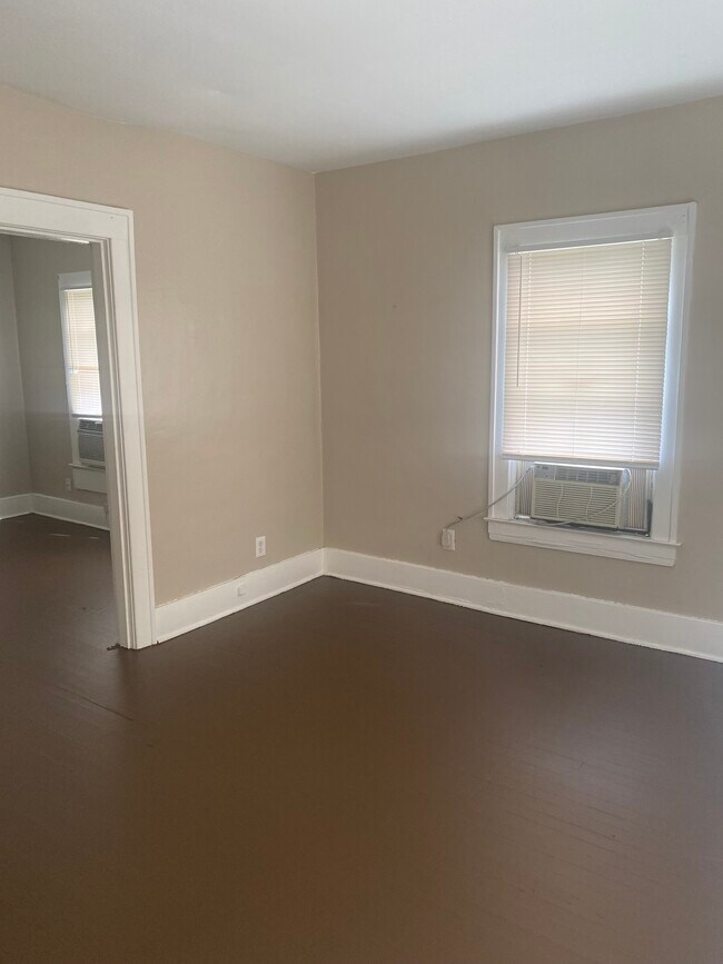 Building Photo - 2209 Crittenden Dr