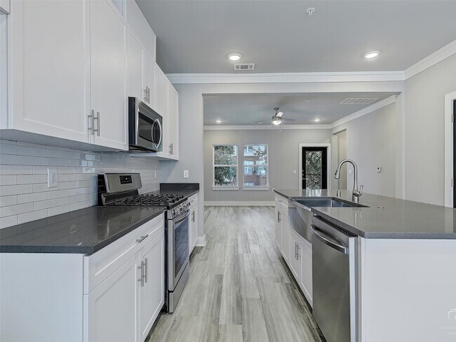 Building Photo - 3369 Wynwood Dr