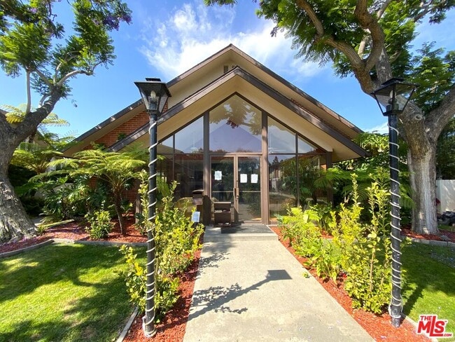Building Photo - 5215 Sepulveda Blvd