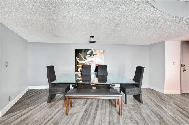 Building Photo - 100 Golden Isles Dr