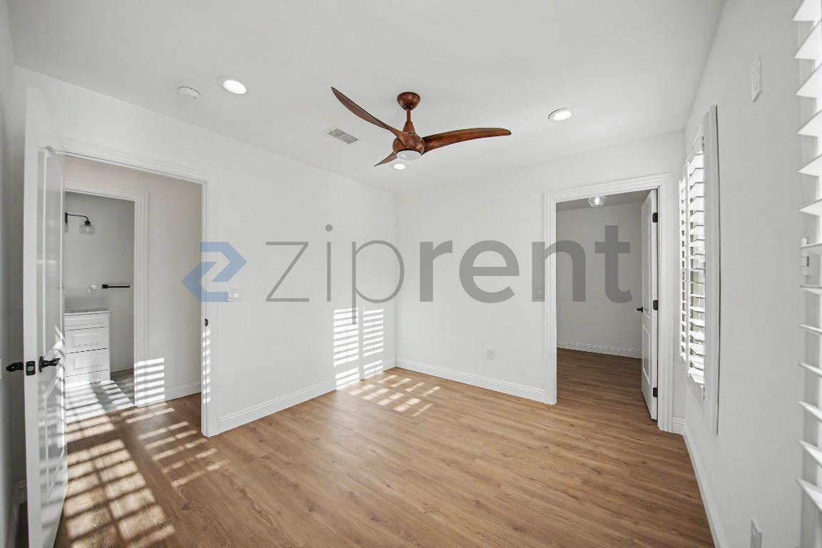 Building Photo - Unit