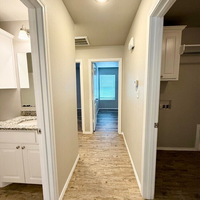 Building Photo - 1020 Preston Trails
