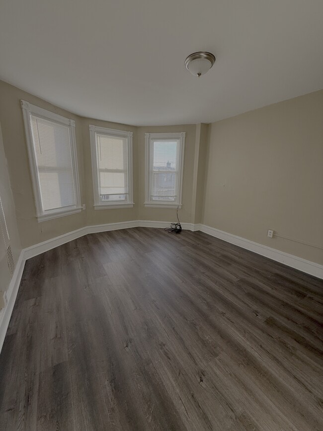 Building Photo - 1913 W 2nd St