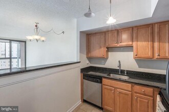 Building Photo - 1001 N Randolph St