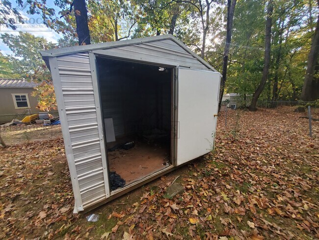 Building Photo - 3419 Mastin Lake Rd NE