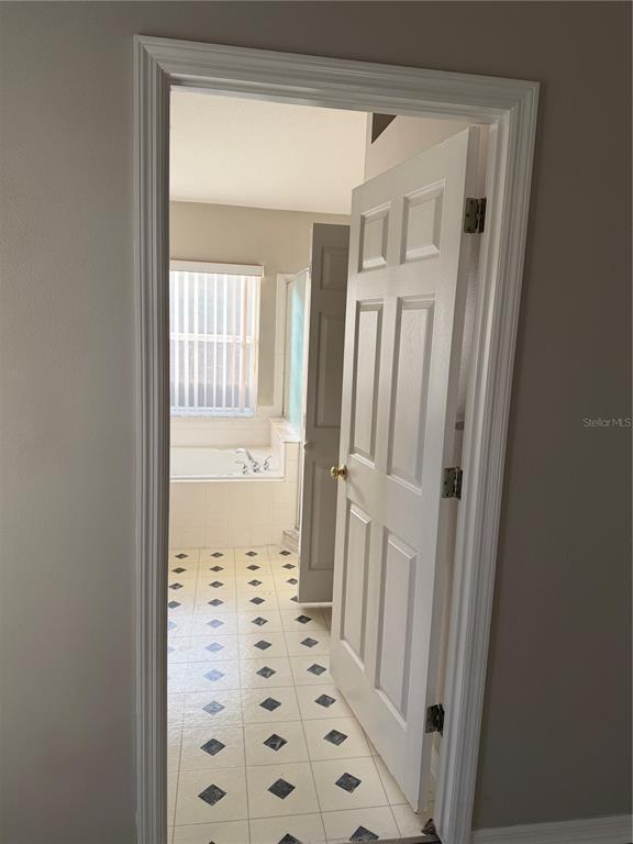 Building Photo - 13642 Emeraldview Dr