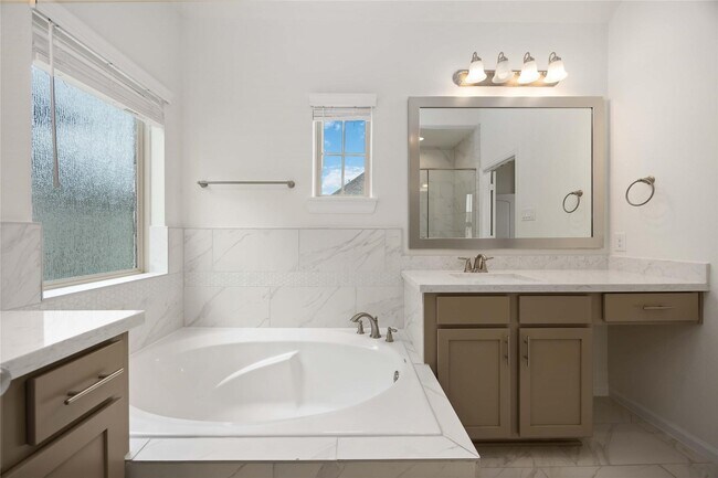 Building Photo - 4012 Centre Valley Ln