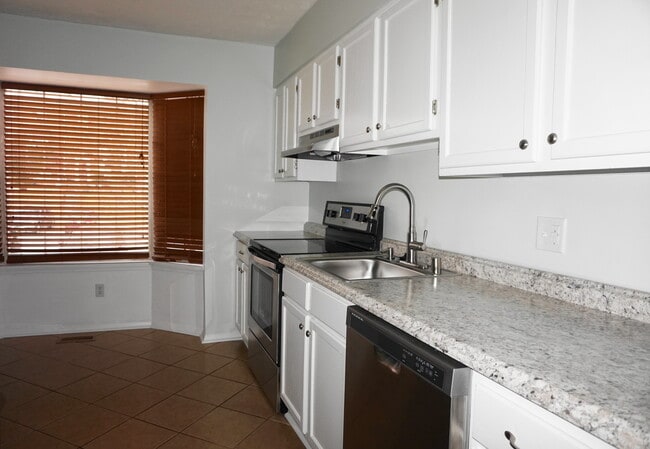 Building Photo - Charming 3Bed/2.5 Bath in Nottingham!