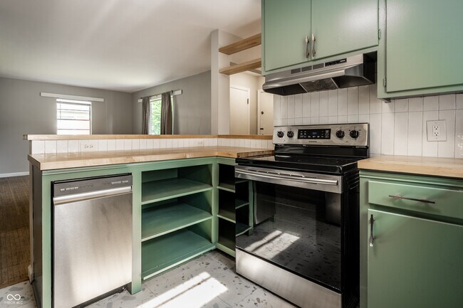 Building Photo - 1651 W 57th St