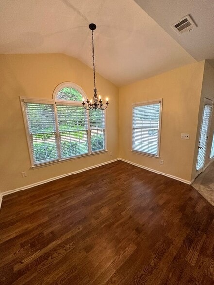 Building Photo - 420 White Rose Trce