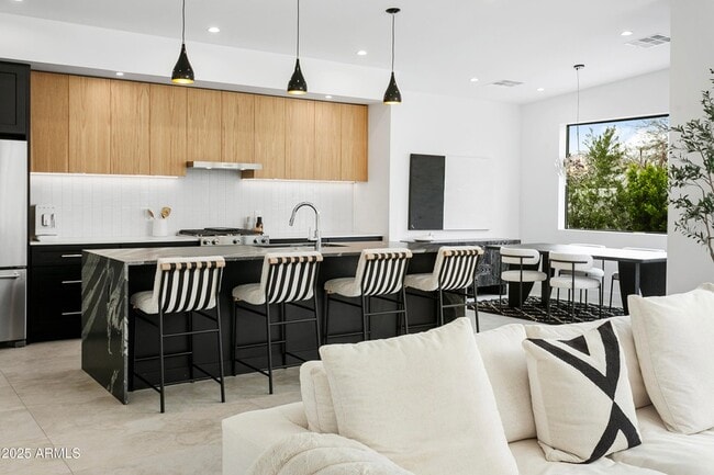 Building Photo - 4002 N 33rd Pl