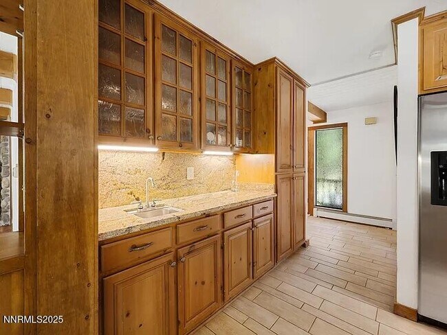Building Photo - 445 Country Club Dr